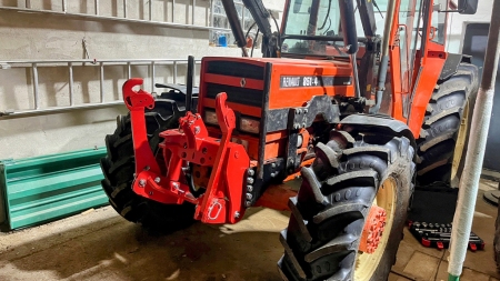 UNIVERZALNI KIT PREDNJA ČELNA HIDRAULIKA 2KAT ZA TRAKTOR 1500kg - CRVENA (RAL 3000)